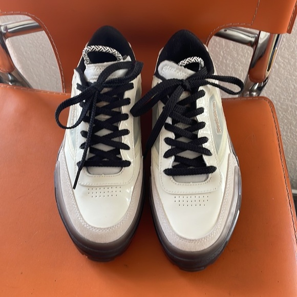 👟 - Picture 2 of 8